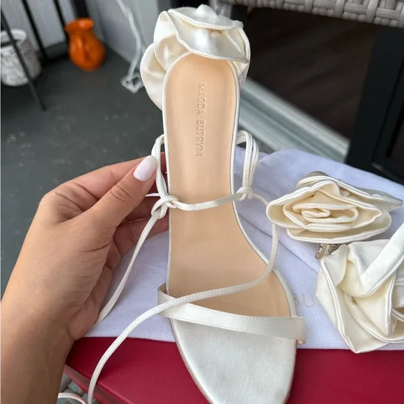 MAGDA BUTRYM
Off-White Double Flower Heeled Sandals - Picture 5 of 17